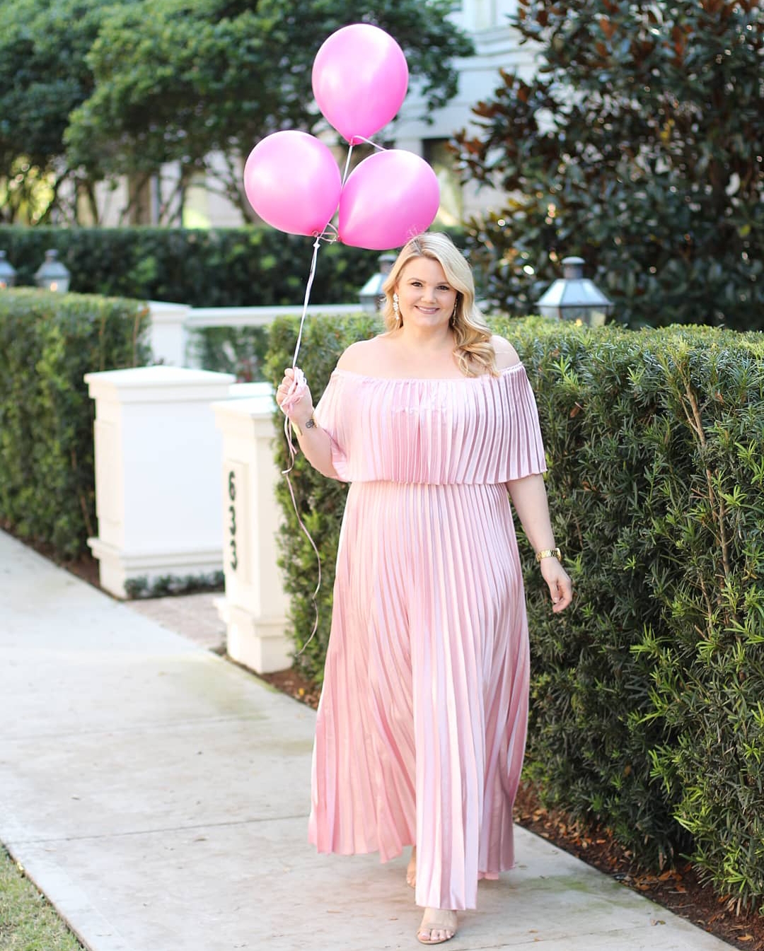 Orlando blogger Emily of Fabulously Overdressed shares 5 fun facts about herself and has a beauty giveaway for her 3rd blogiversary