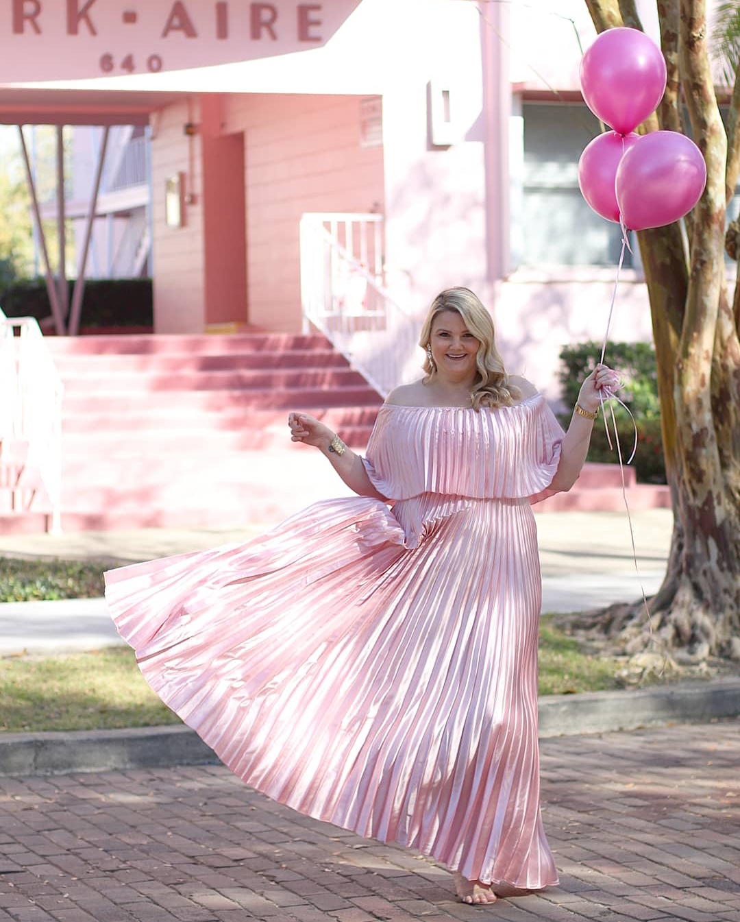 Orlando blogger Emily of Fabulously Overdressed shares 5 fun facts about herself and has a beauty giveaway for her 3rd blogiversary